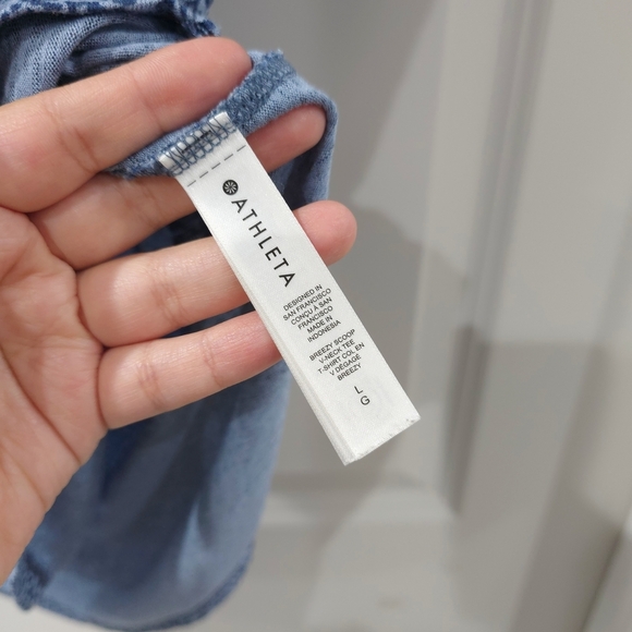 ATHLETA Blue Leopard Short Sleeve T-Shirt Relaxed Fit, Preloved, Size Large - Picture 8 of 12